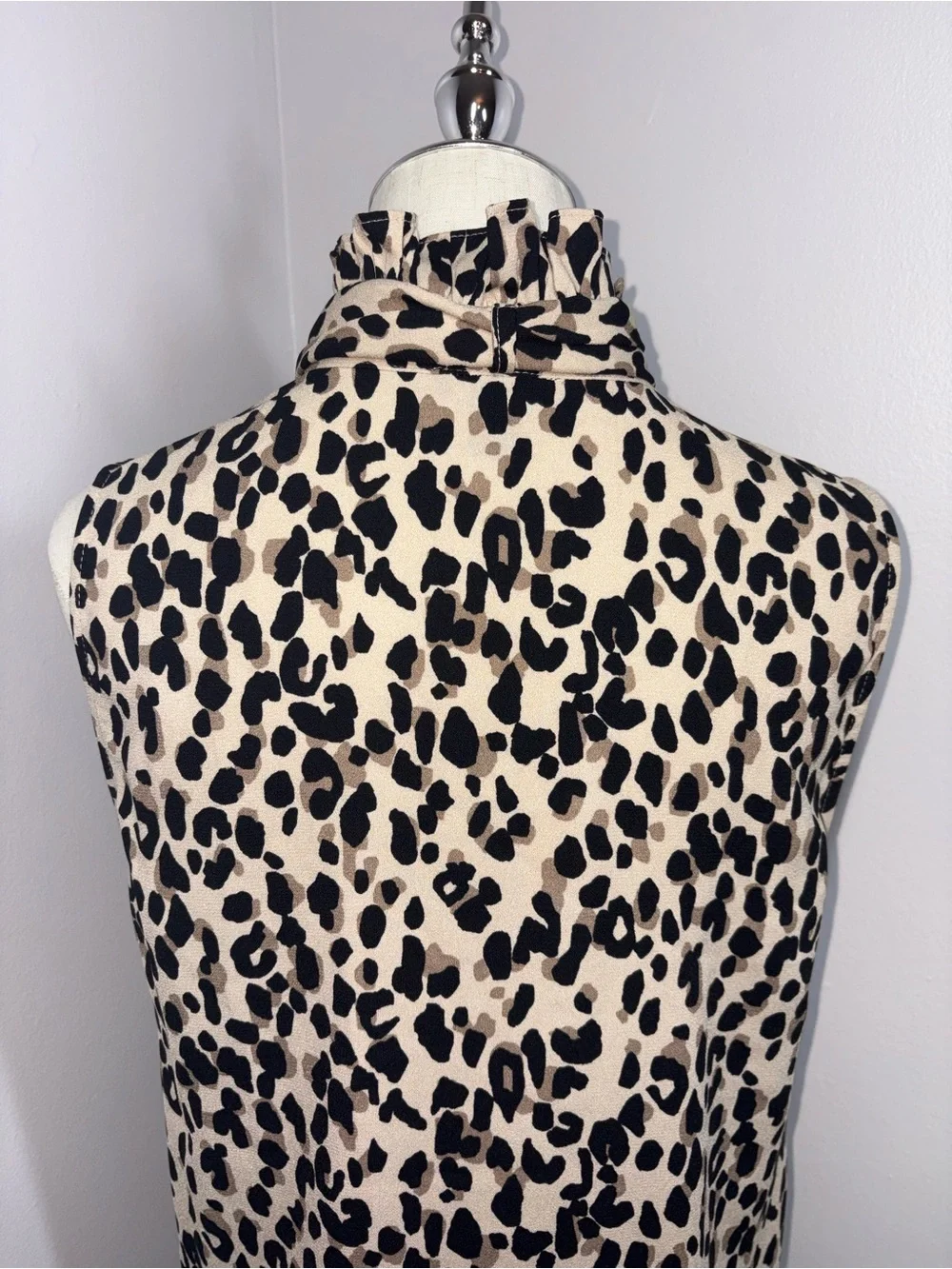 Halogen Sleeveless Tie Neck Leopard Print Blouse Careerwear Formal Size Small - Picture 15 of 16